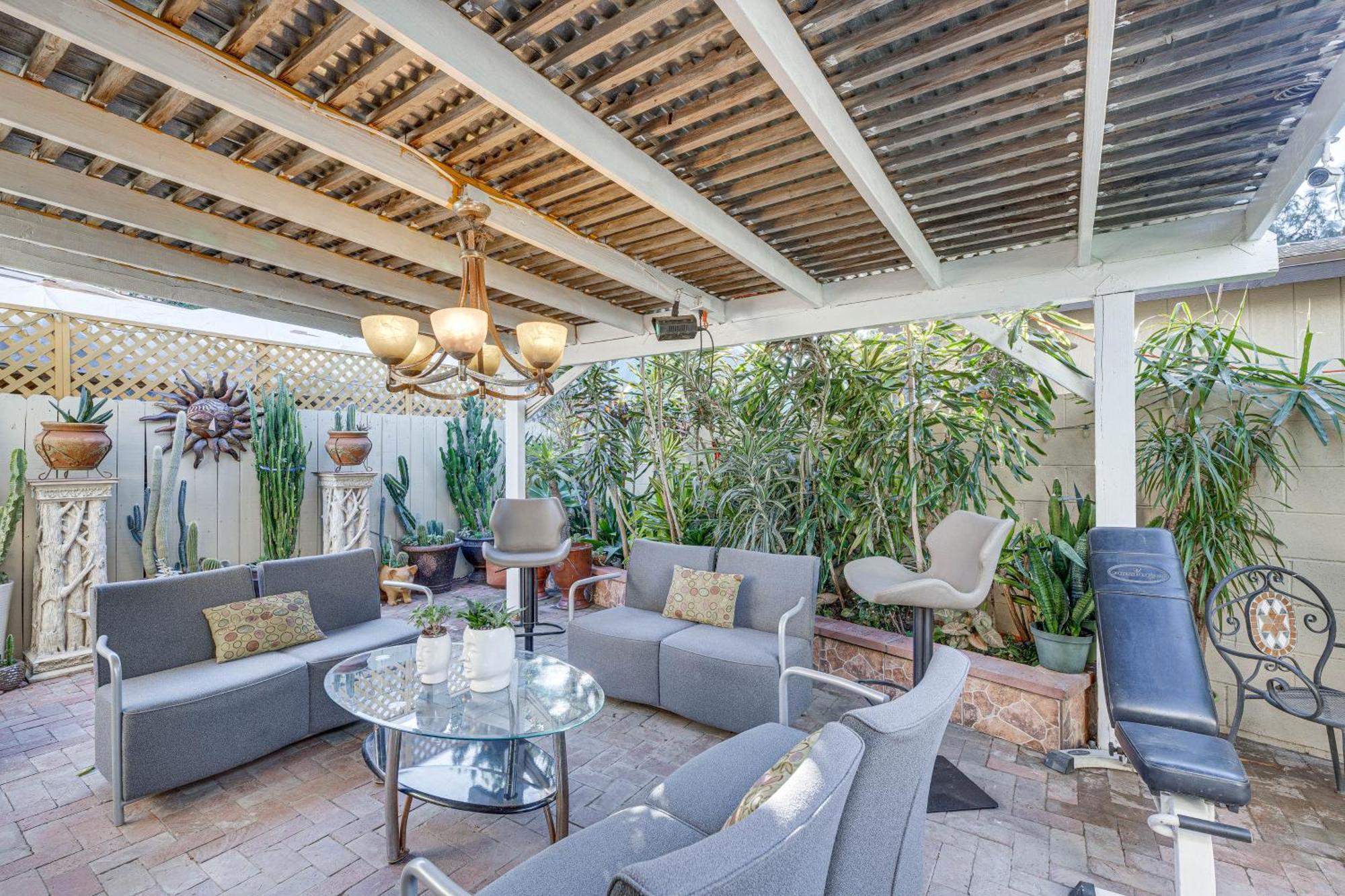 Apartment Angeles With Patio, 4 Mi To Downtown! Los Angeles
